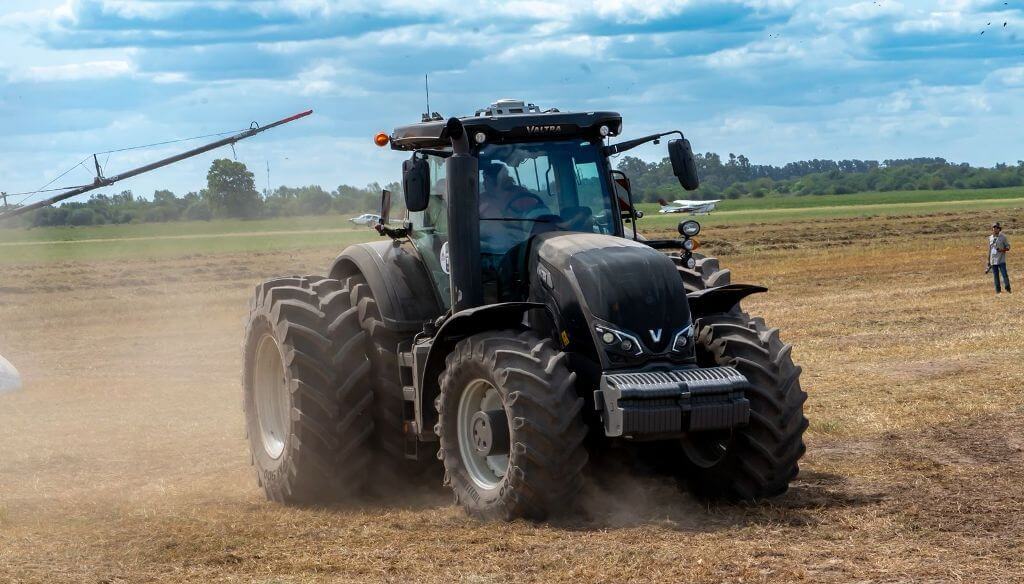 Tecnología, potencia y precisión: una nueva generación de tractores deja huella en el campo