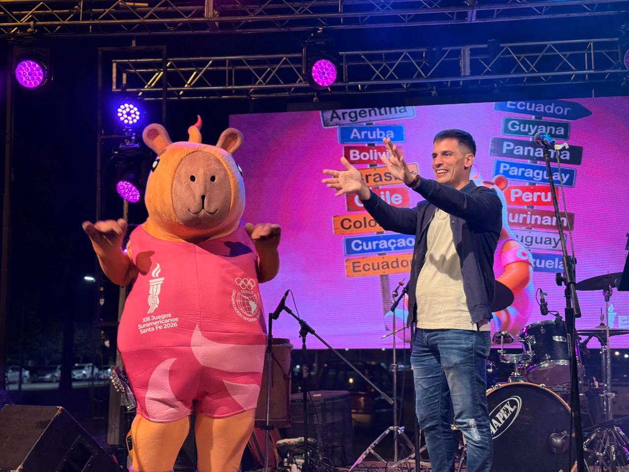 La Noche de los Food Trucks volvió a convocar a cientos de vecinos en Rafaela