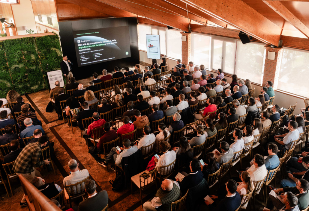 IKOS Advanced reúne a más de 200 profesionales del agro en el lanzamiento de Ikos Notes