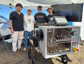 Estudiantes de UTEC crean sistema remoto para alimentar ganado